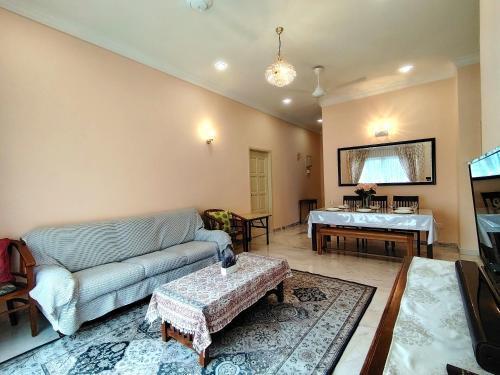 Condo Homestay Gurney Heights 5min KLCC - Tap to explore photos