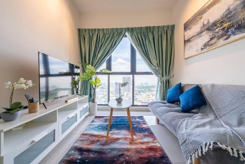 Continew 1BR High TRX Mall King Bed 100Mbps Wi-Fi - Tap to explore photos