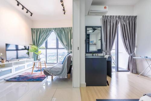 Continew 1BR High TRX Mall King Bed 100Mbps Wi-Fi - Tap to explore photos