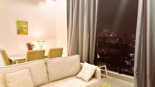 KLCC View 1BR cozy suite with Balcony Trion KL - Tap to explore photos