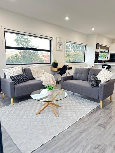 Stylish 2BR Close to CBD, Airport & Car Park - Tap to explore photos