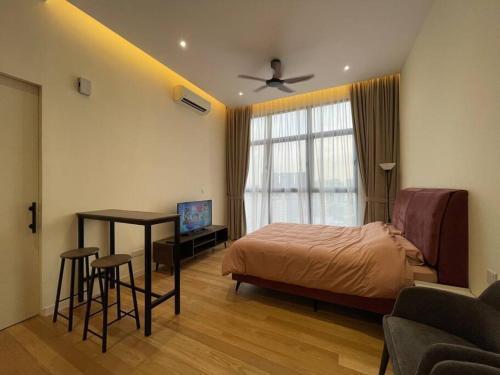 Perfect fully furnished loft for ladies or couples - Tap to explore photos