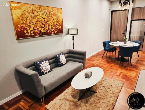 SK2 Luxury Home 3R2B Bloomsvale - Tap to explore photos