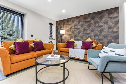 Hip & Happening 4BR Urban Gem for Large Groups - Tap to explore photos