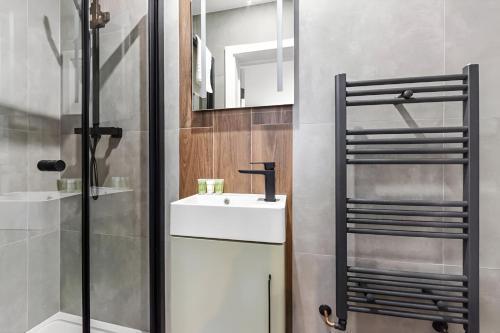 Hip & Happening 4BR Urban Gem for Large Groups - Tap to explore photos