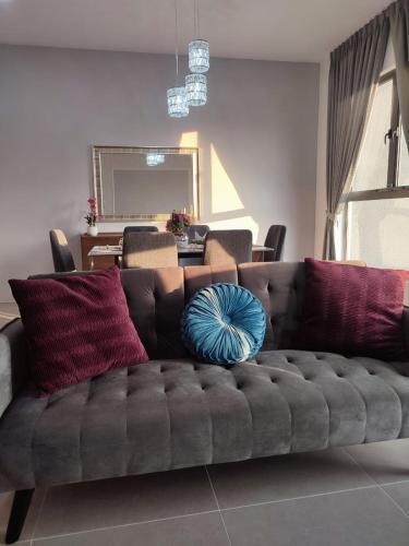 MRT Linked - Cozy 2-7pax Kepong Selayang 3BR - Tap to explore photos