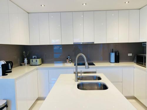 4 bedroom family home in Riverwood - Tap to explore photos