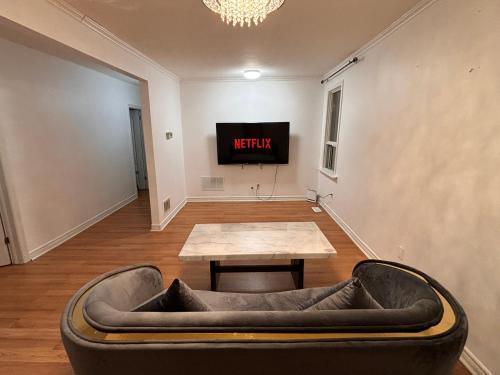 3bed bungalow,full privacy,Free parking, late checkin possible