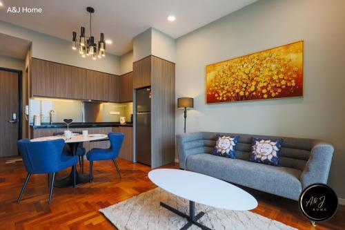 Host&Guest Deluxe Suite Old Klang Road KL - Tap to explore photos