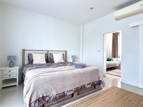 White Castle - Tap to explore photos