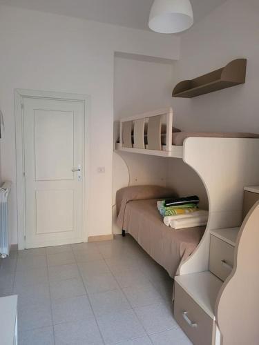 Cavour3 - Tap to explore photos