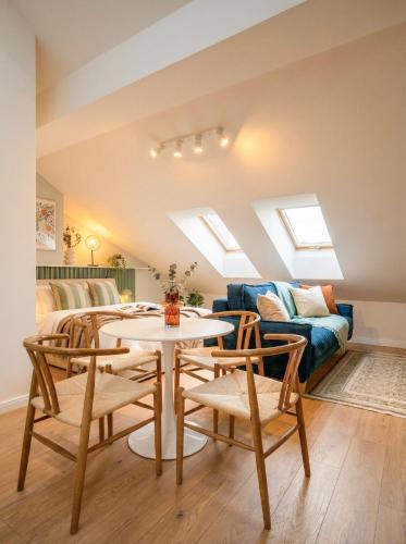 TurnKey I Antonin Dvorak Apartments Room Type - Standard Studio