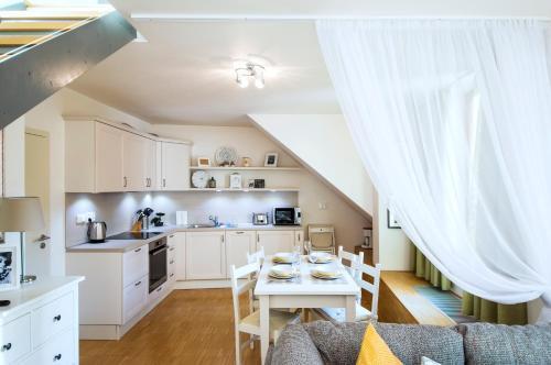 Modern Apartment Charvatova - Tap to explore photos