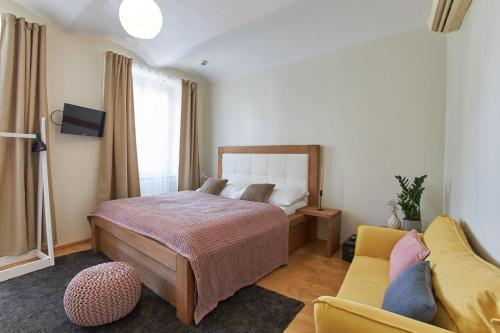 River View Residence by Charles&nbsp;Bridge