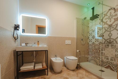 Lifestyle and Suites Room Type - Deluxe Queen Room