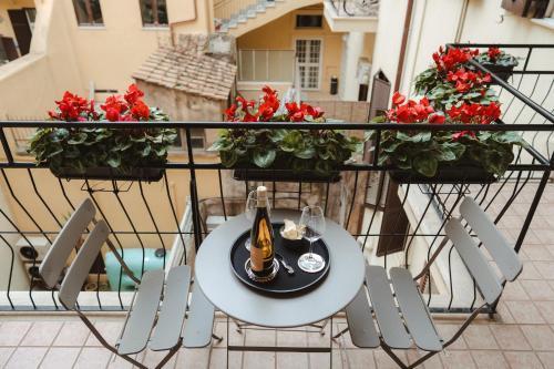 Lifestyle and Suites - Tap to explore photos