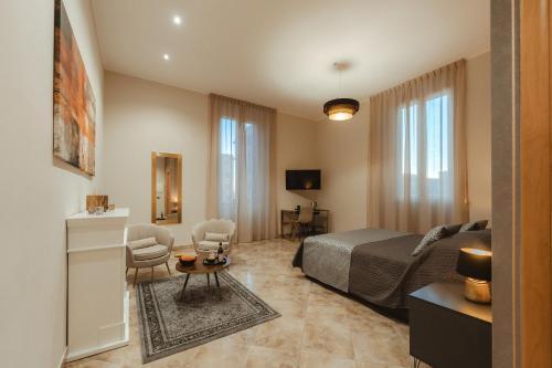 Lifestyle and Suites Room Type - King Room with Balcony