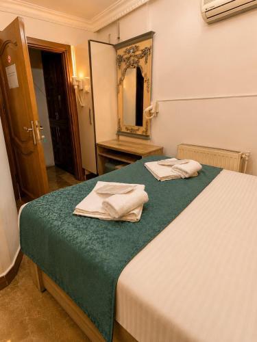 Sultanahmet La Petite Hotel - Tap to explore photos
