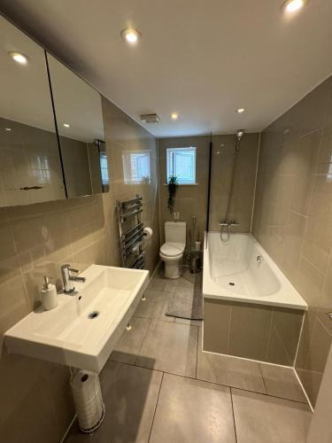Brentford Guest Rooms - Tap to explore photos