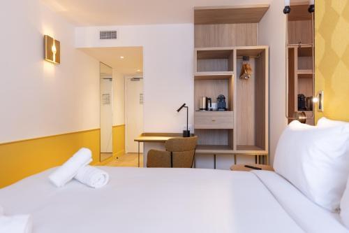 Hôtel Kyriad Prestige Paris Asnieres - Tap to explore photos