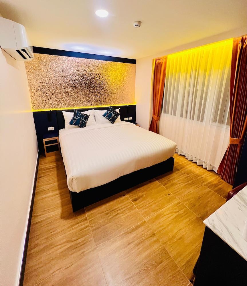 Emiri Hotel - Nana Bangkok Room Type - Standard Double Room, City View Emiri Hotel - Nana Bangkok Room Type - Standard Double Room, City View