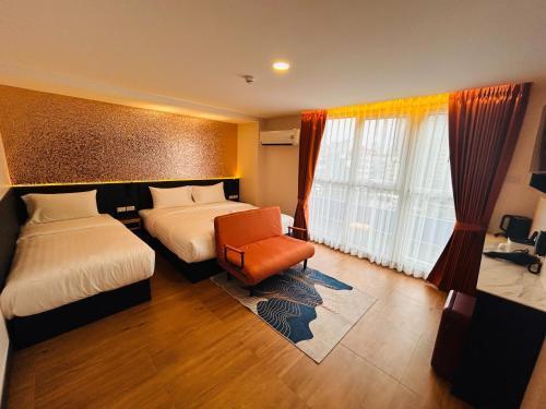 Emiri Hotel - Nana Bangkok - Tap to explore photos