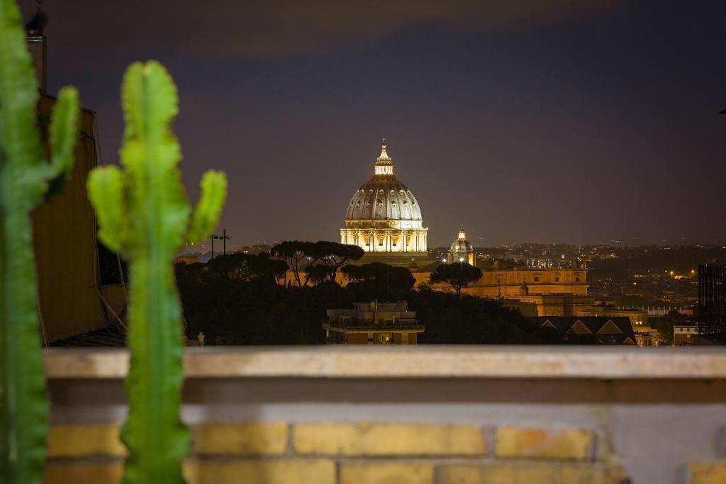 Rome as you feel - Vatican Terrace Apartments with View - Tap to explore photos