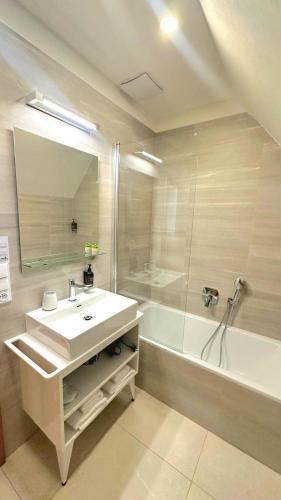 Hotel Karlova Prague Room Type - Double room with Bath and Kitchenette Hotel Karlova Prague Room Type - Double room with Bath and Kitchenette
