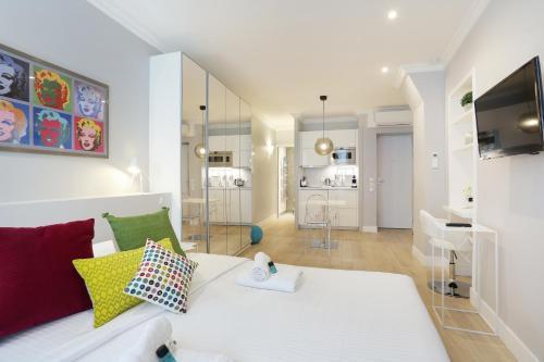 Rent a Room - Residence Blanche Room Type - Deluxe Double Studio
