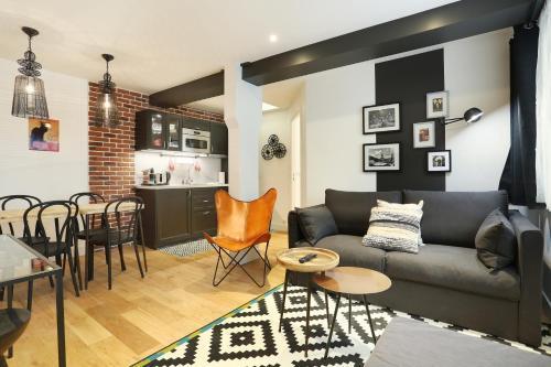 Rent a Room - Residence Blanche - Tap to explore photos