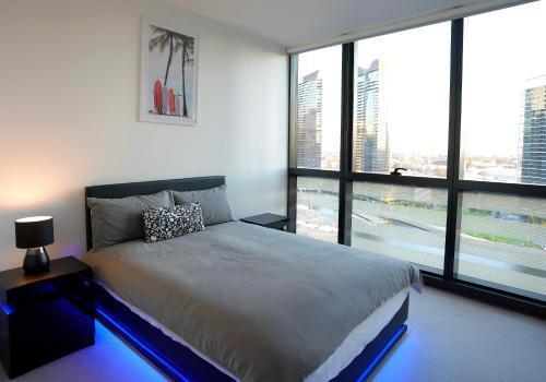 Infinity Lux Apartment - Tap to explore photos