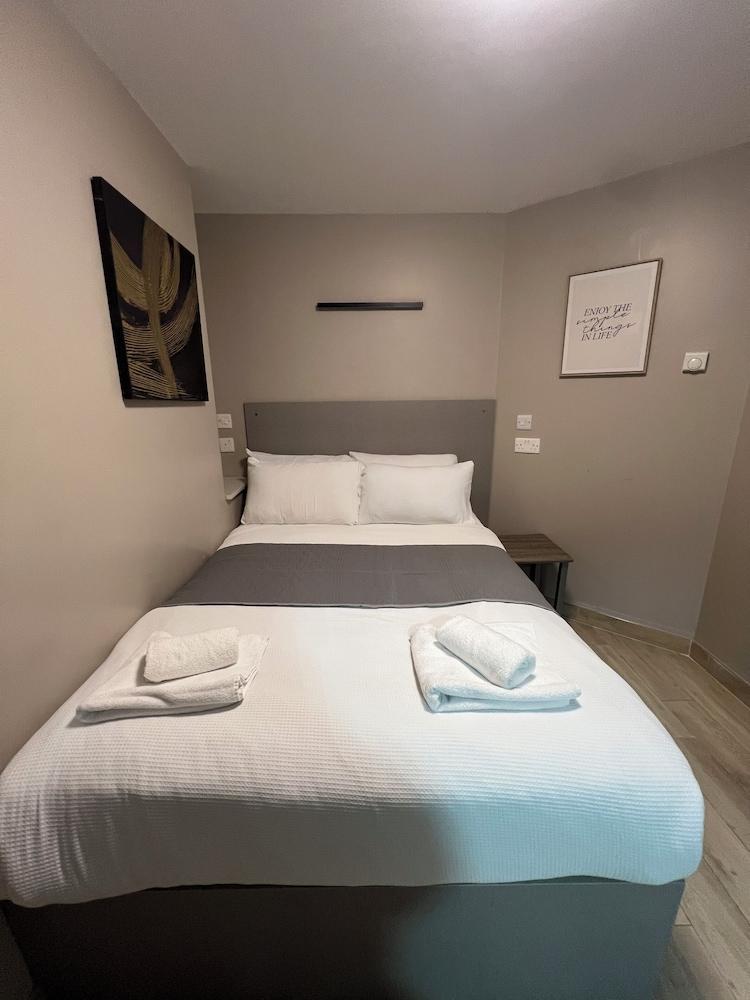 Paragraph Palmers Green - Tottenham Stadium - Tap to explore photos