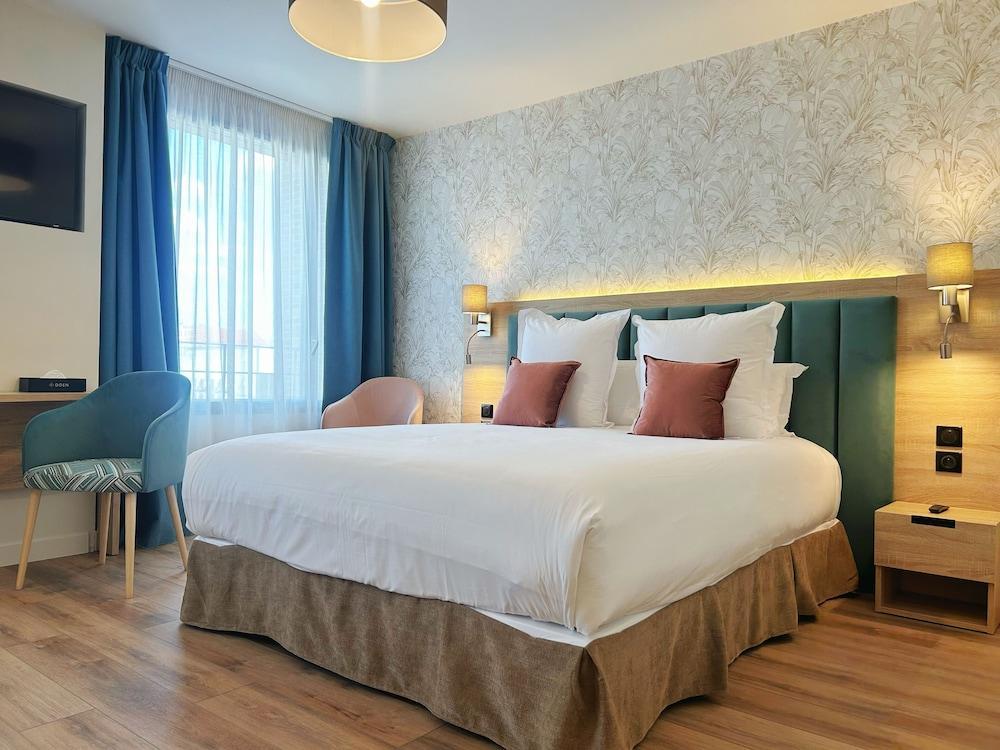 Hôtel Oden Paris Ivry Room Type - Suite, 1 Queen Bed with Sofa bed, City View Hôtel Oden Paris Ivry Room Type - Suite, 1 Queen Bed with Sofa bed, City View
