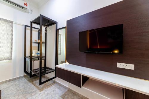Cenang Rooms With Pool by Virgo Star Resort - Tap to explore photos