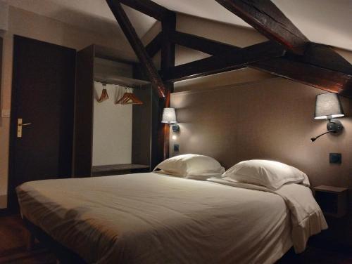HÔTEL ROYAL MONTREUIL Room Type - Quadruple Room