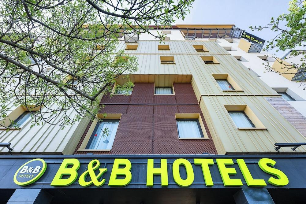 B&B HOTEL Paris Porte d'Orléans - Tap to explore photos