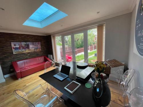 Family home with easy commute to London! - Tap to explore photos