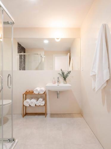 TurnKey I Charles Square Apartments Room Type - Apartment with Balcony