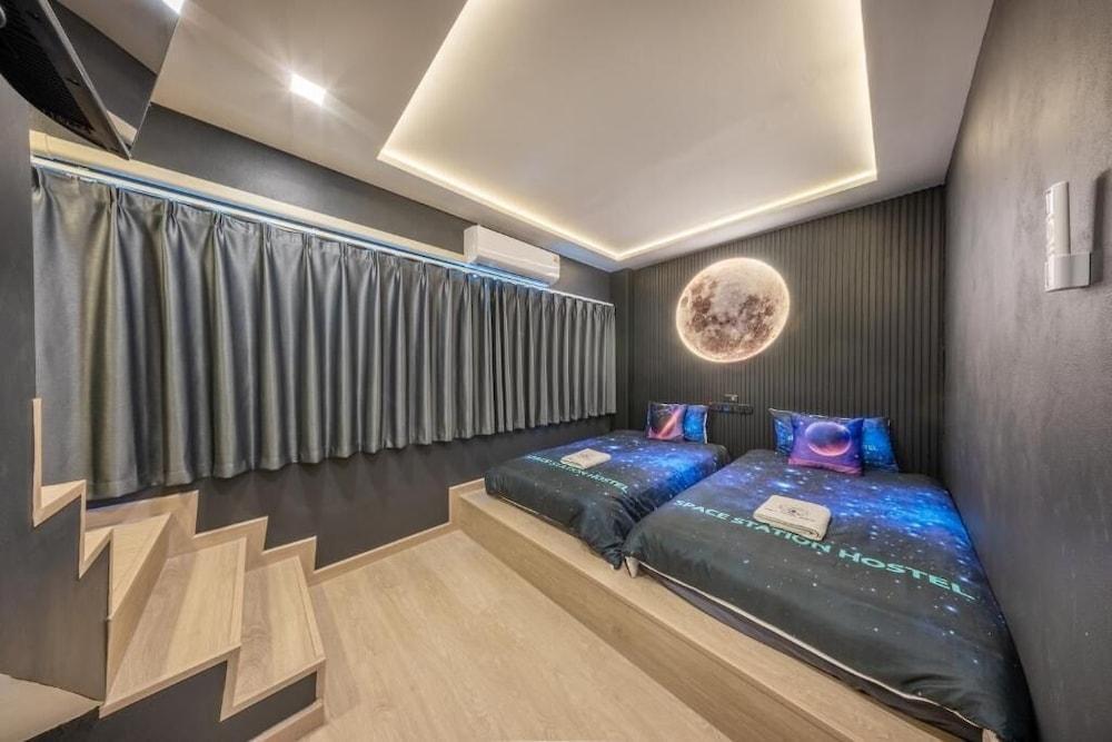 Space Station Hostel Room Type - Triple Room With Private Bathroom
