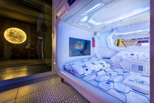 Space Station Hostel Room Type - Quadruple Room with Shared Bathroom