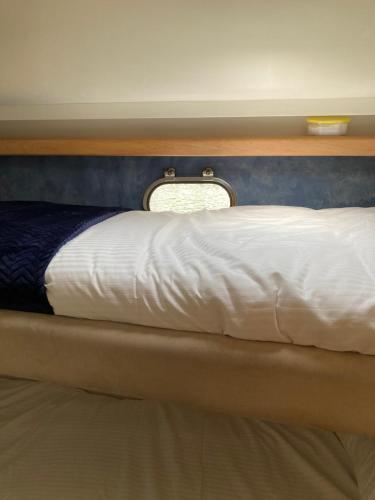 Entire Boat at St Katherine Docks 2 Available select using room options - Tap to explore photos