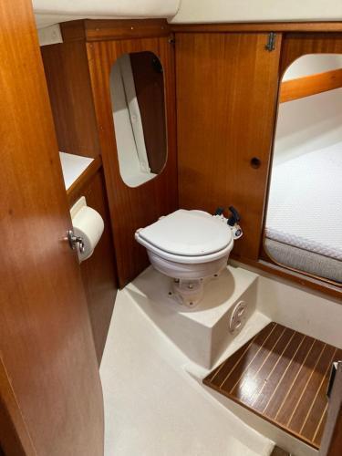 Entire Boat at St Katherine Docks 2 Available select using room options - Tap to explore photos