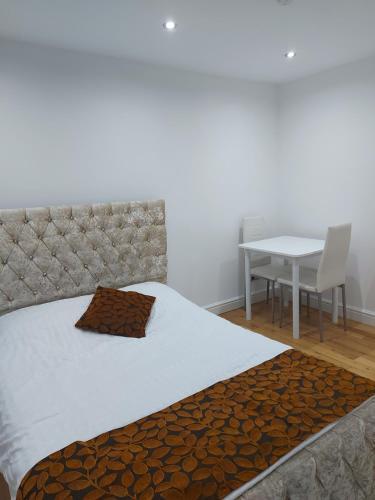 Apartment & Rooms in London