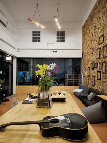 Youyen Hostel - Tap to explore photos