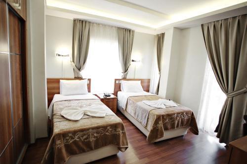 Taksim Palace Hotel - Tap to explore photos