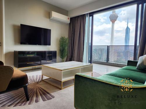 The Platinum 2 Infinity Pool KLCC Premium Suite by Reluxe Kuala Lumpur - Tap to explore photos