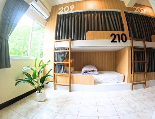 KPOP Hostel Room Type - Mixed Dormitory Room *1 of 4 beds