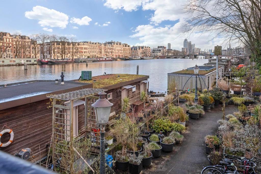 Houseboat Little Amstel - Tap to explore photos