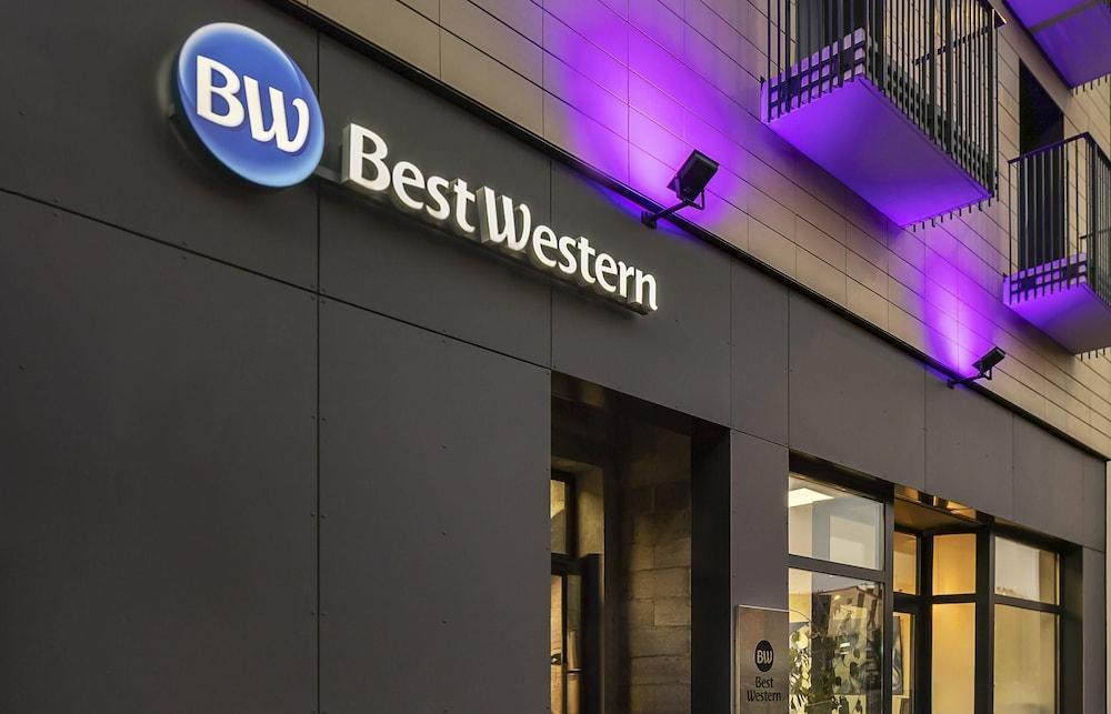 BEST WESTERN 11BAUER PARIS SAINT-OUEN - Tap to explore photos