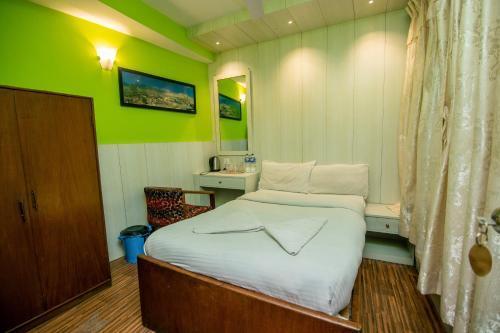 Hotel Pomelo House Inn - Tap to explore photos